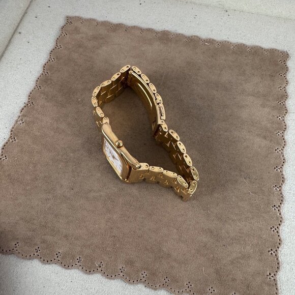 Vintage Seiko Watch with a Curved Parallelogram Shaped Asymmetrical Face - Picture 6 of 9